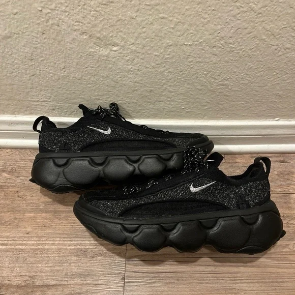 New Nike Flyknit Bloom 'Black Metallic Silver' FD2149-004 Women's Size 11 - Picture 2 of 7